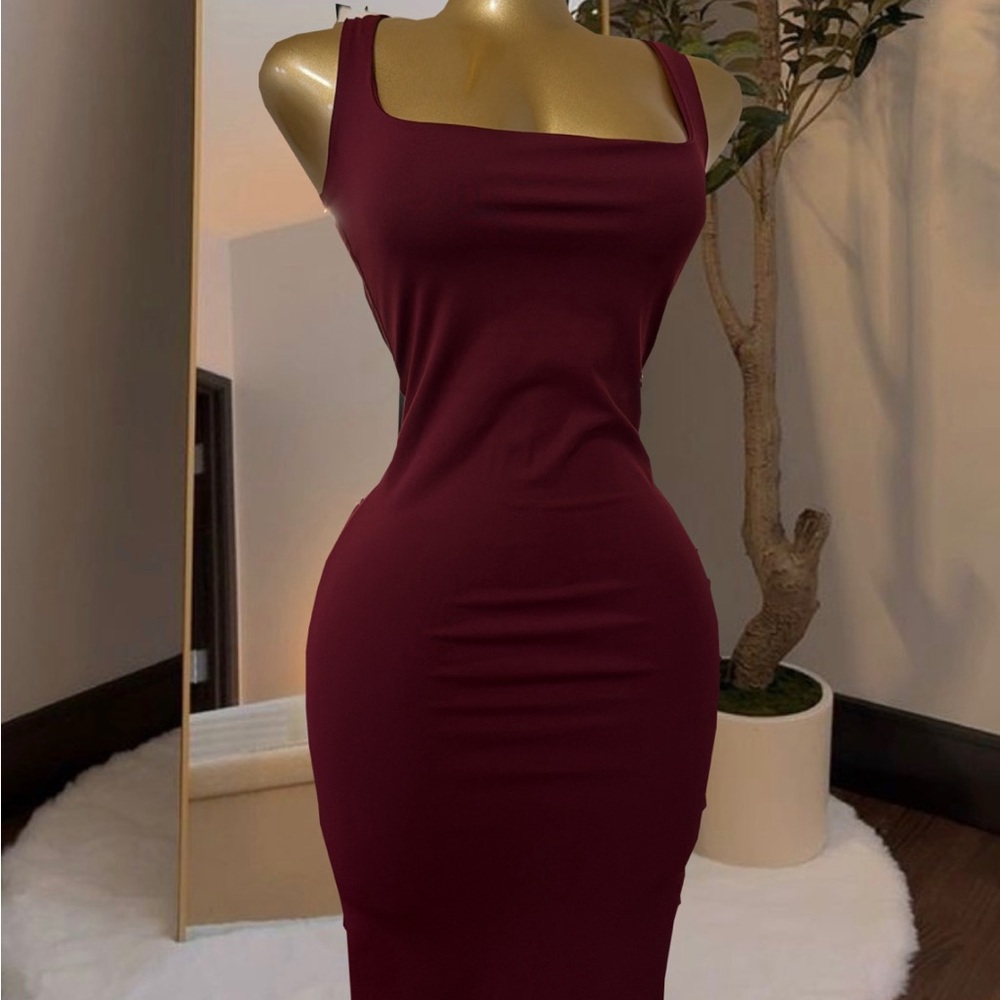 Elegant Burgundy Sleeveless Dress